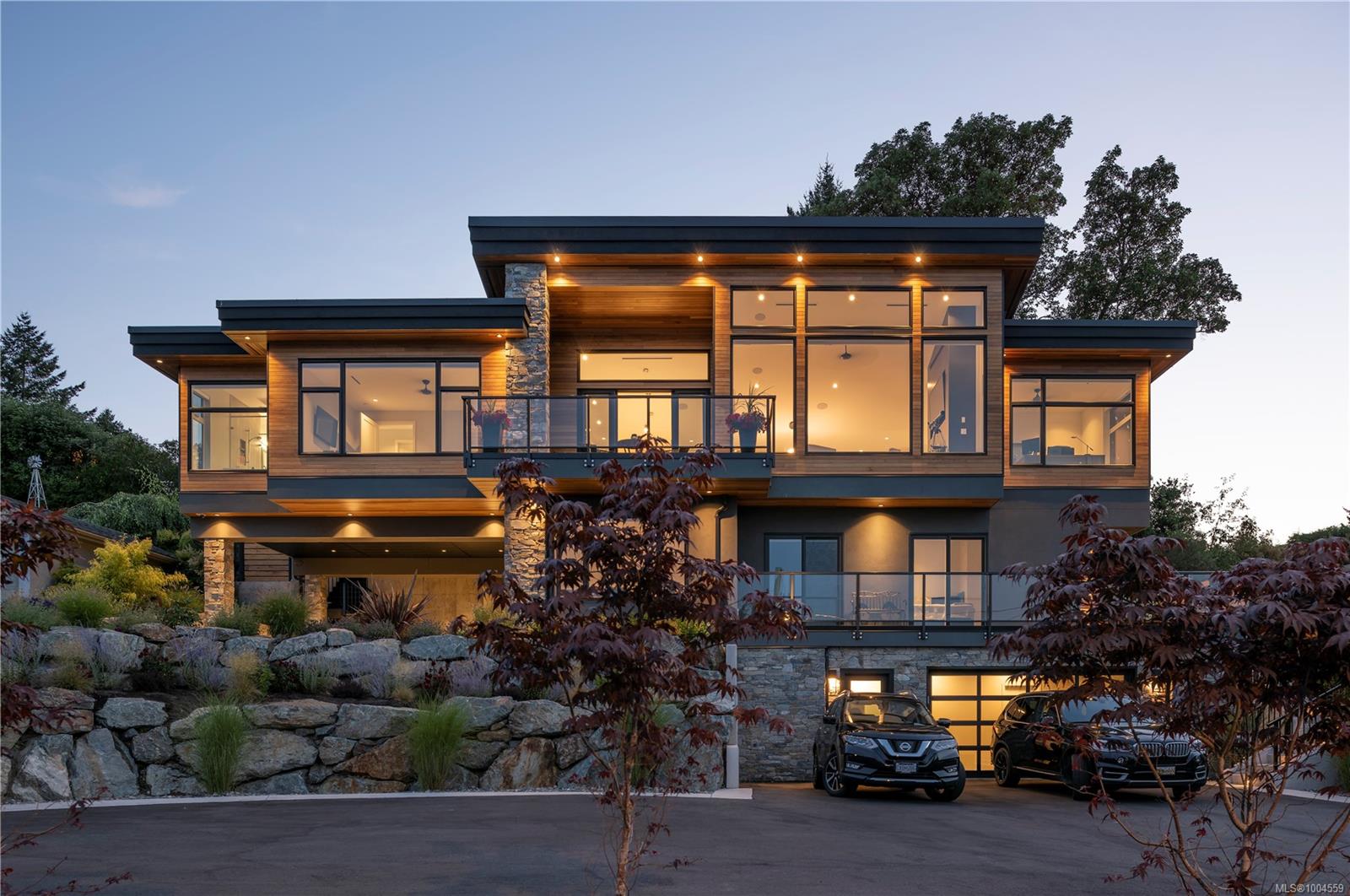 928 Claremont Ave, Saanich, BC V8Y 1K3