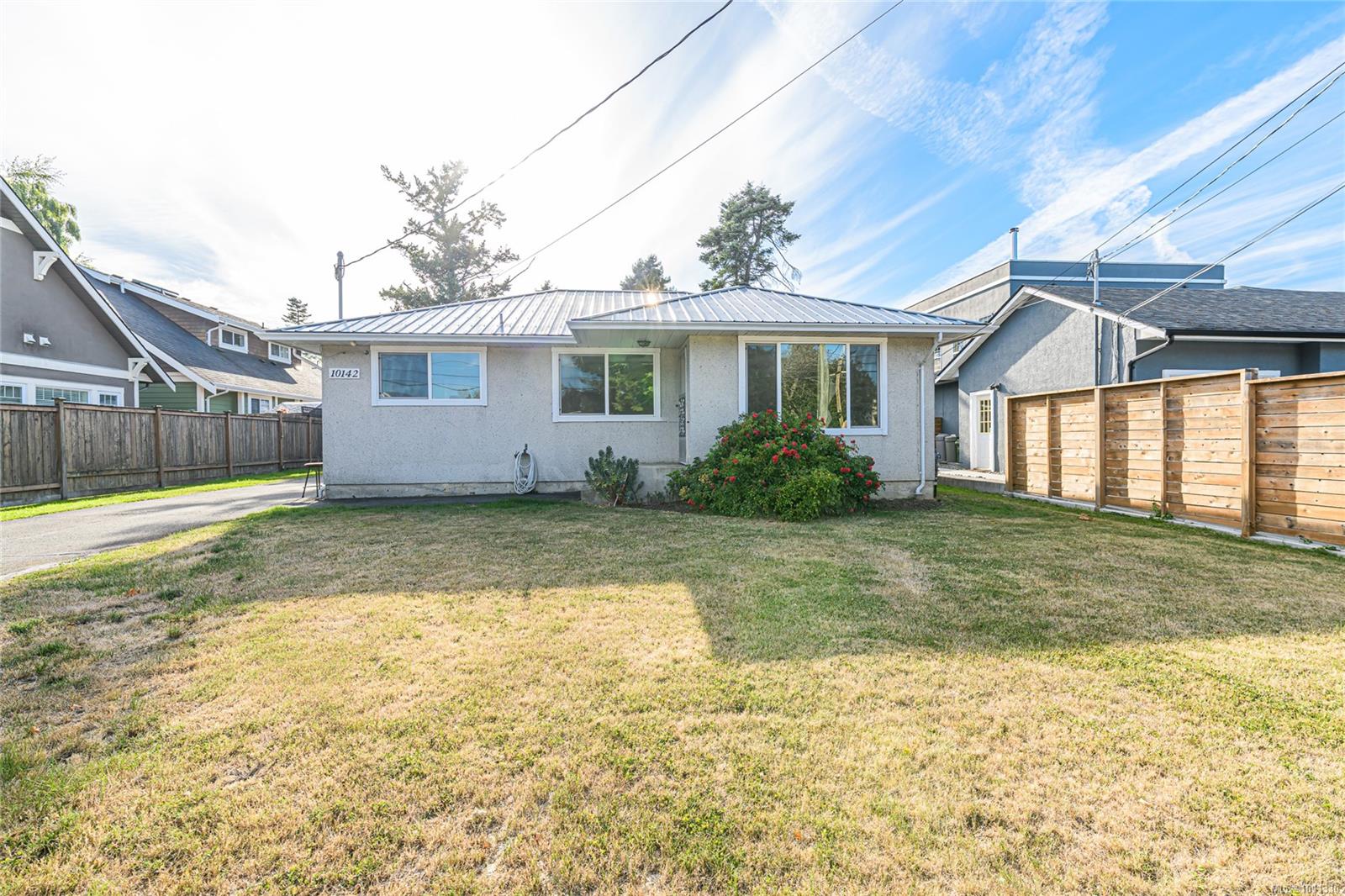 10142 Resthaven Dr, Sidney, BC V8L 3G7
