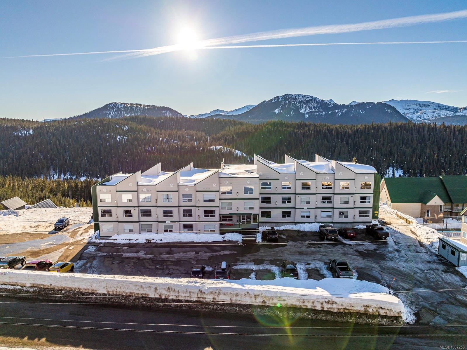 1105 Henry Rd Apt 111, Courtenay, BC V9J 1L0