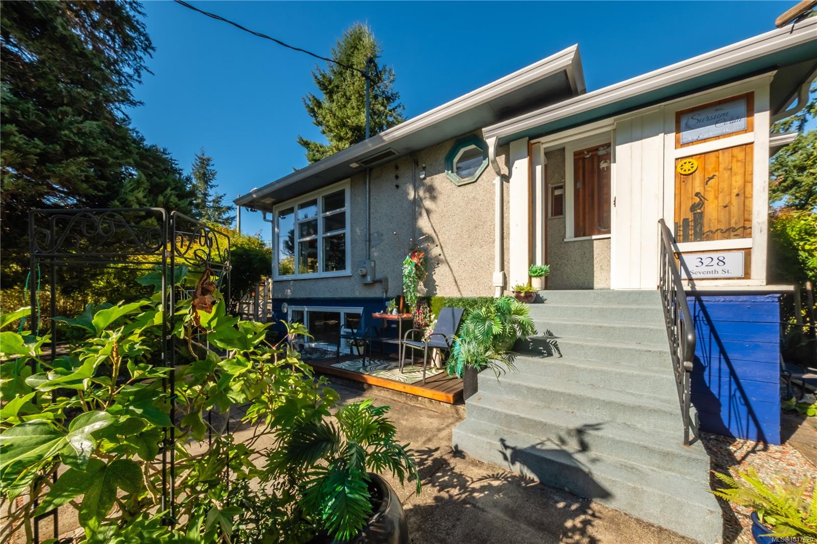 328 Seventh St, Nanaimo, BC V9R 1E2