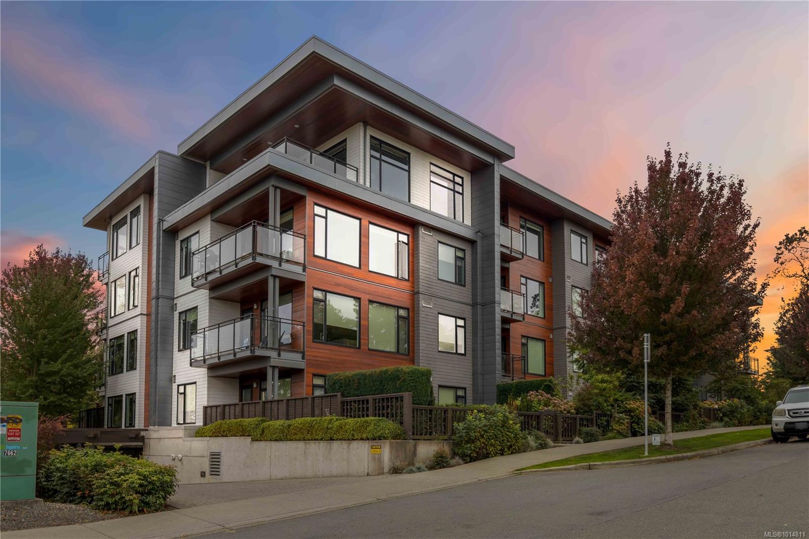 3815 Rowland Ave Apt 309, Saanich, BC V8Z 1X8