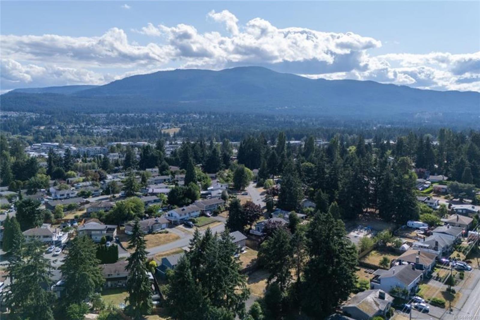 1756 Meredith Rd, Nanaimo, BC V9S 2M4