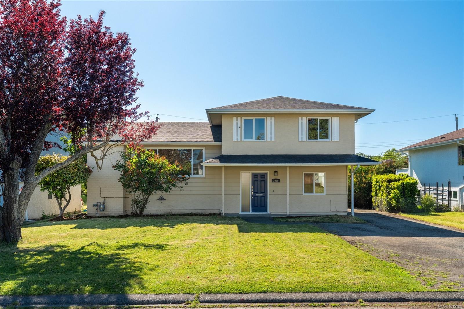 3980 Oakwood St, Saanich, BC V8N 3N1