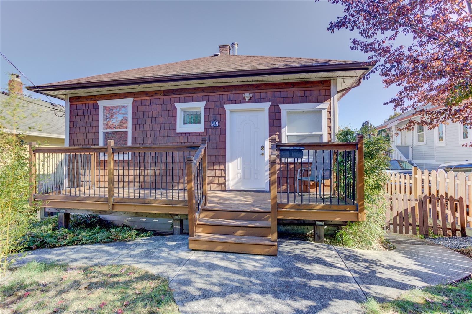 58 Pine St, Nanaimo, BC V9R 2B2