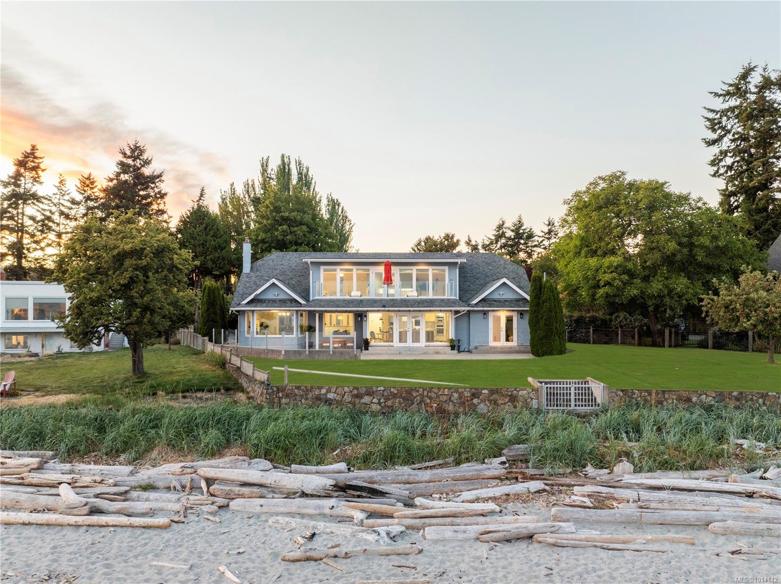 3905 Cadboro Bay Rd #b, Saanich, BC V8N 4G3