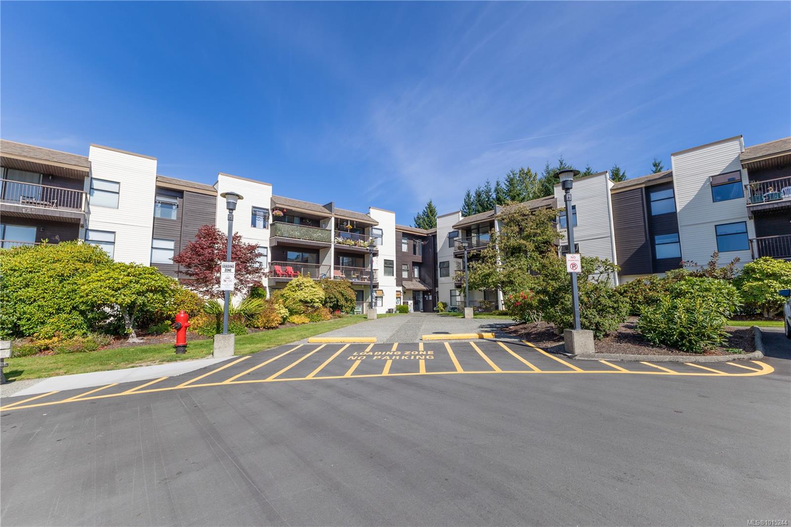 585 Dogwood St Apt 208, Campbell River, BC V9W 6T6