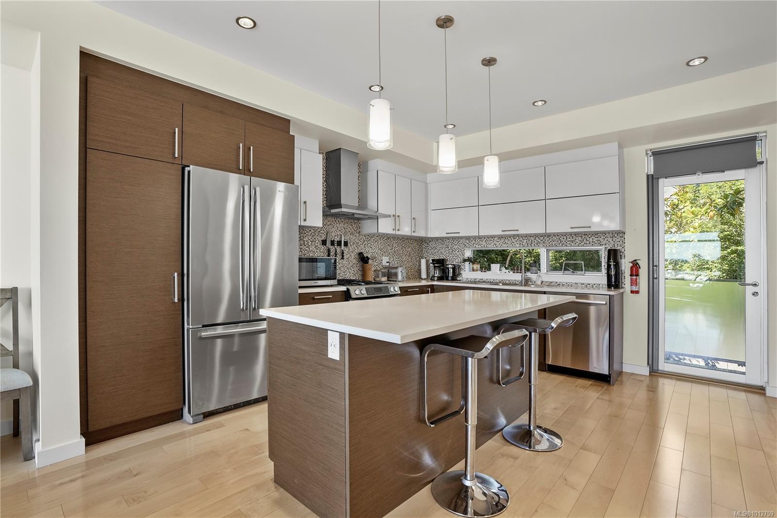 2830 Irma St Apt 1, Victoria, BC V9A 1S2