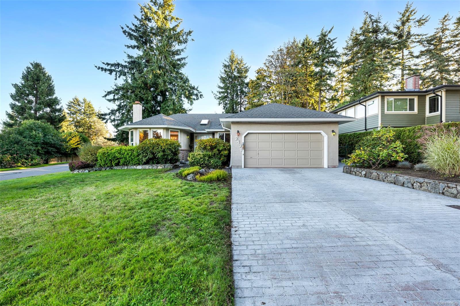 2431 Wilcox Ter, Central Saanich, BC V8Z 5R7