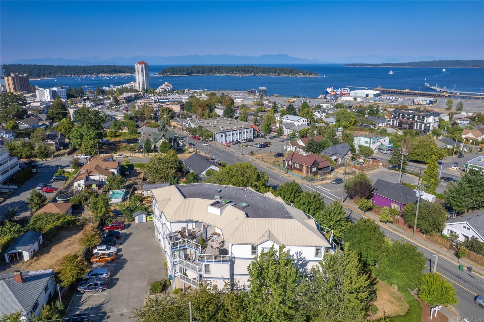 650 Prideaux St Apt 401, Nanaimo, BC V9R 2P1