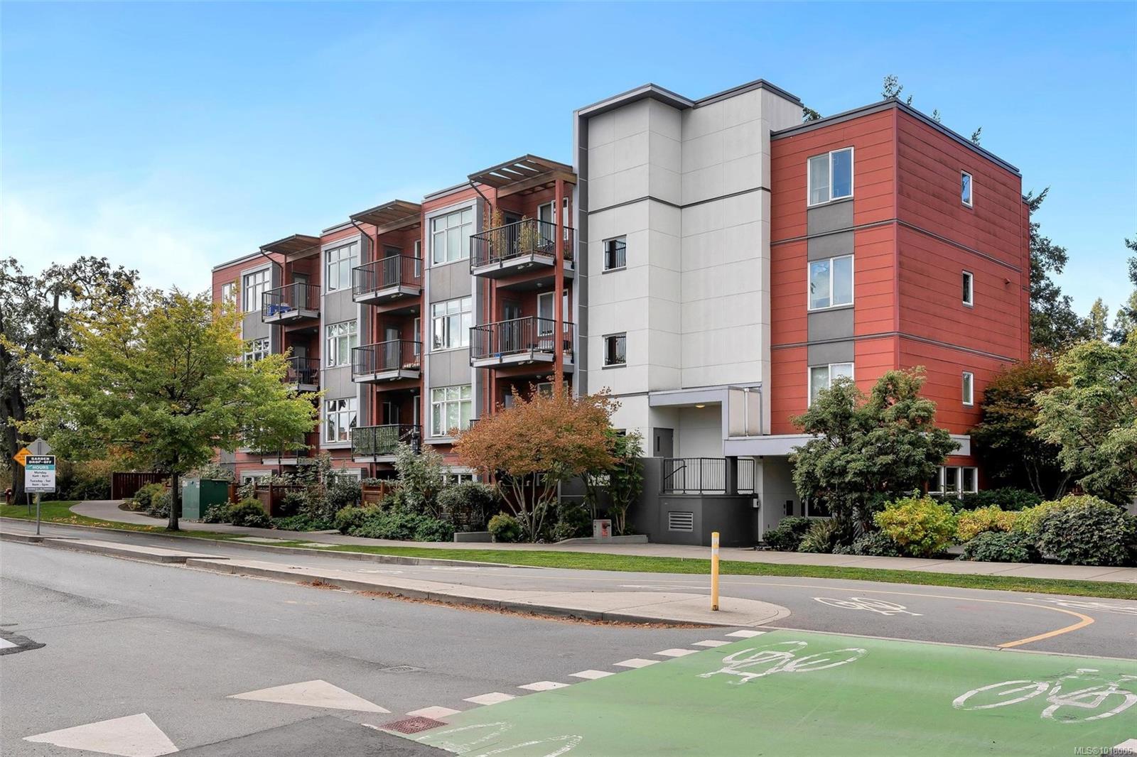 4030 Borden St Apt 203, Saanich, BC V8X 2E9