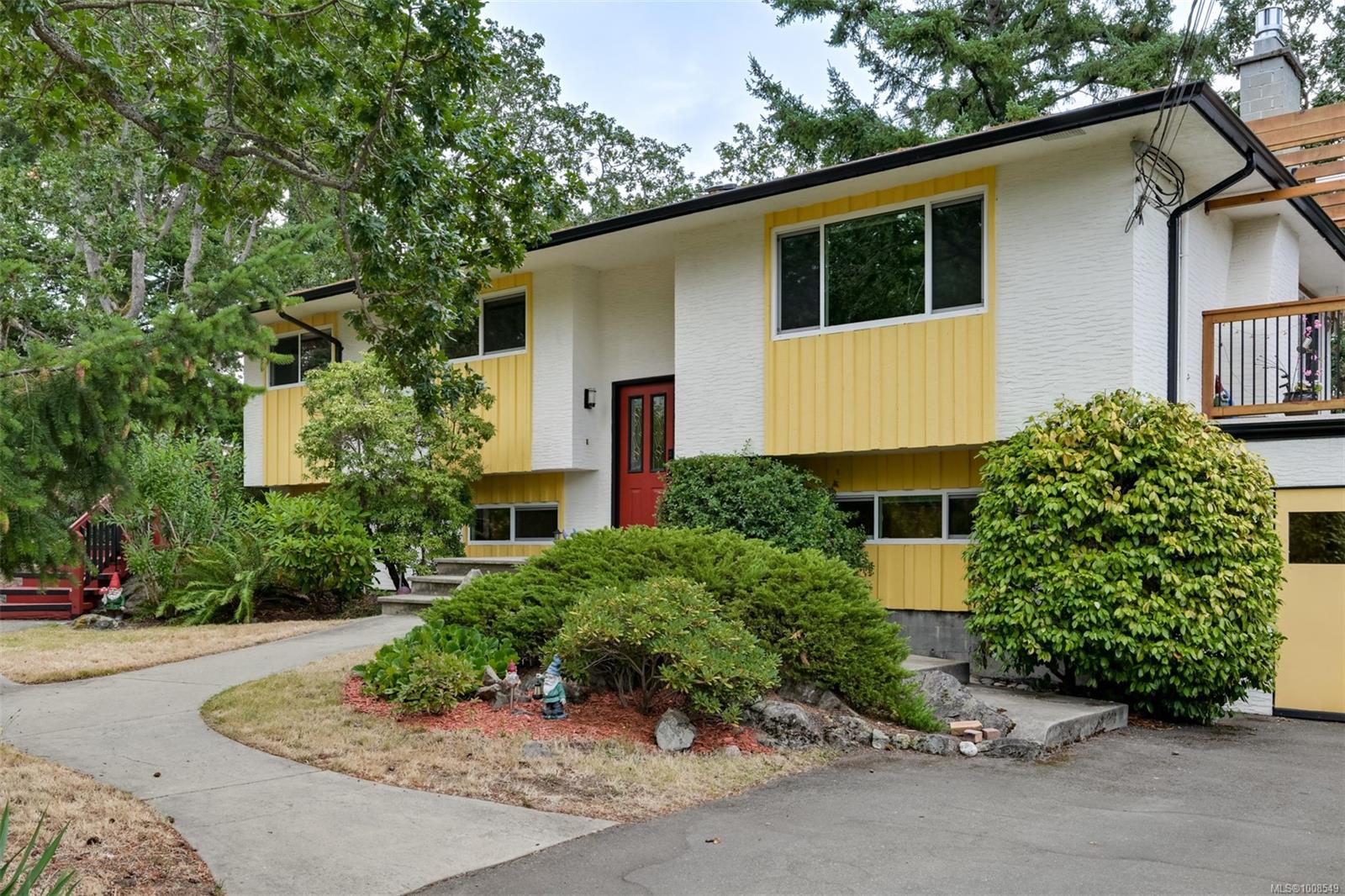 889 Mcadam Pl, Esquimalt, BC V9A 4M8