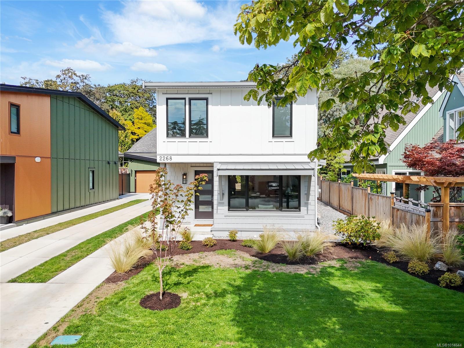 2268 Windsor Rd, Oak Bay, BC V8S 3E1