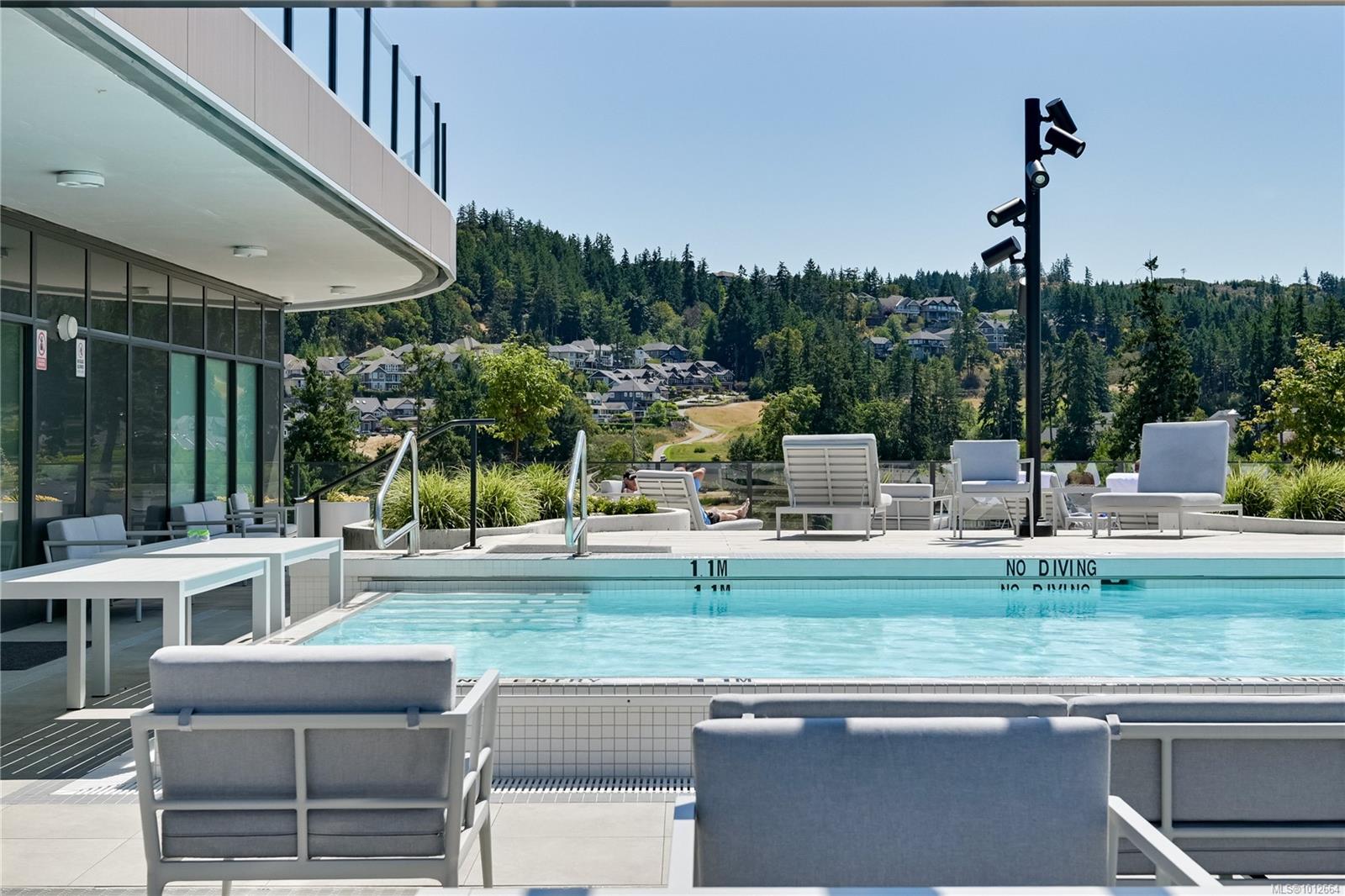 2000 Hannington Rd Apt 402, Langford, BC V9B 7C1