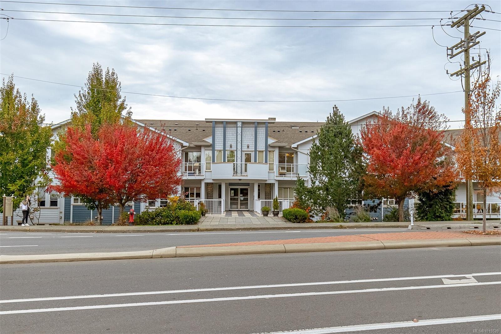 3915 Carey Rd Apt 107, Saanich, BC V8Z 4E3