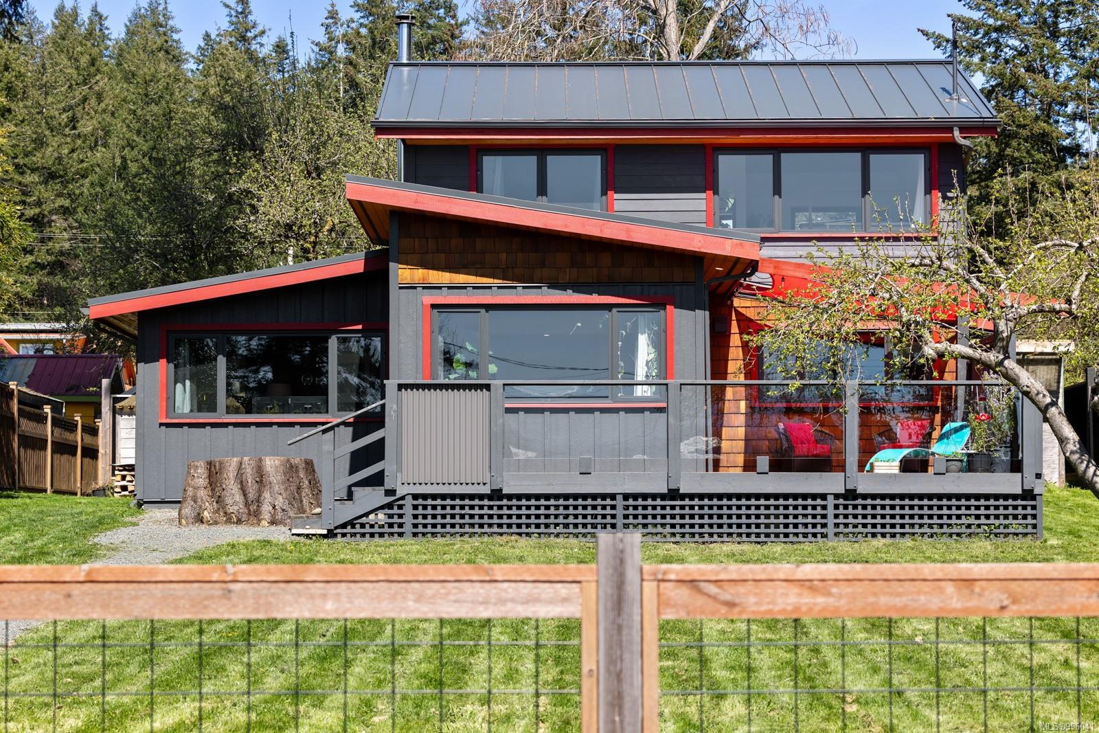 1304 Midden Rd, Comox, BC V9M 2R6