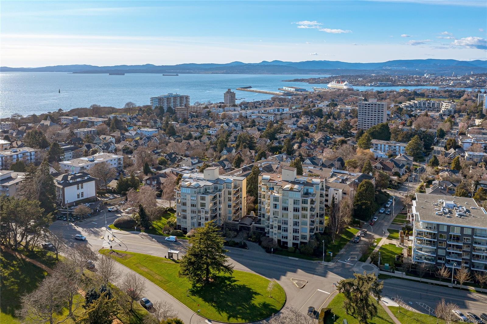 188 Douglas St Apt 530, Victoria, BC V8V 2P1