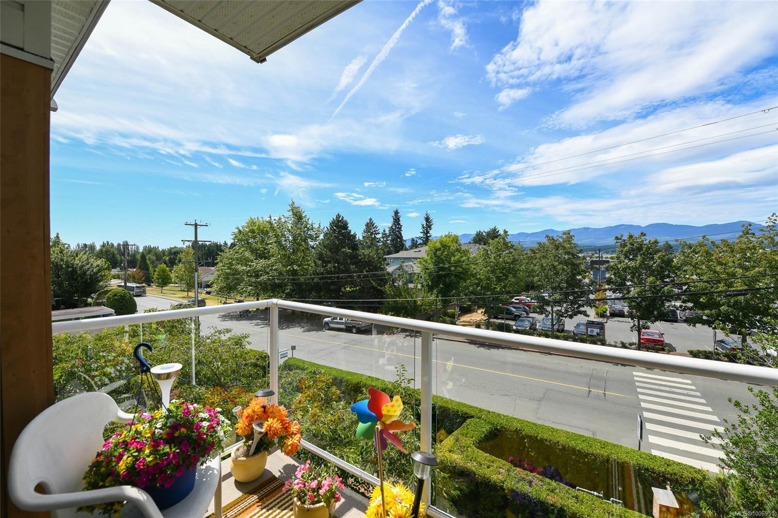 1686 Balmoral Ave Apt 306, Comox, BC V9M 2N1