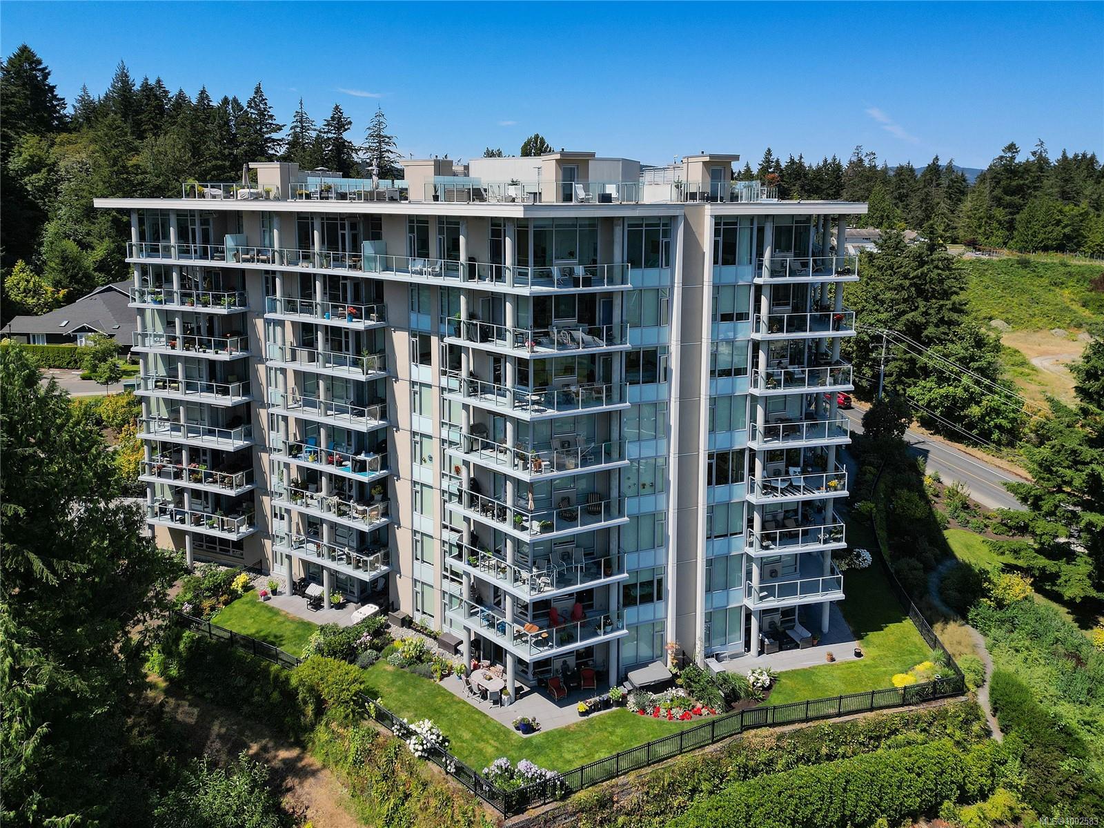 5388 Hill Rise Terr Apt 403, Saanich, BC V8Y 3K3