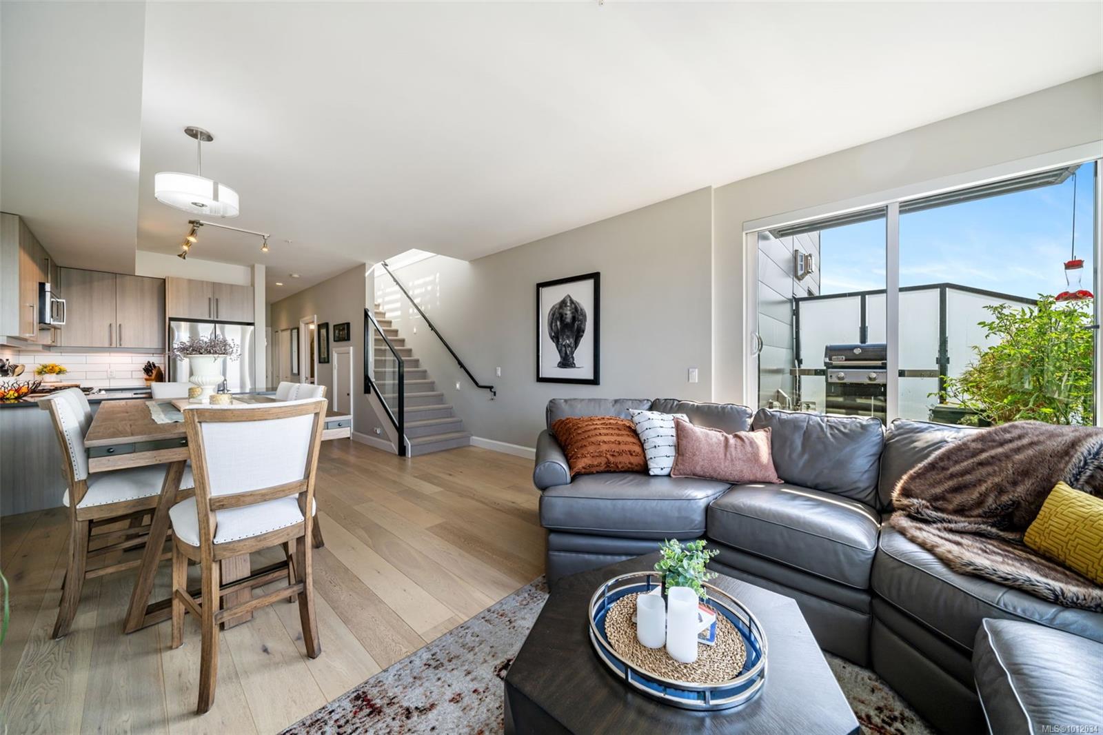 595 Pandora Ave Apt 407, Victoria, BC V8W 1N5