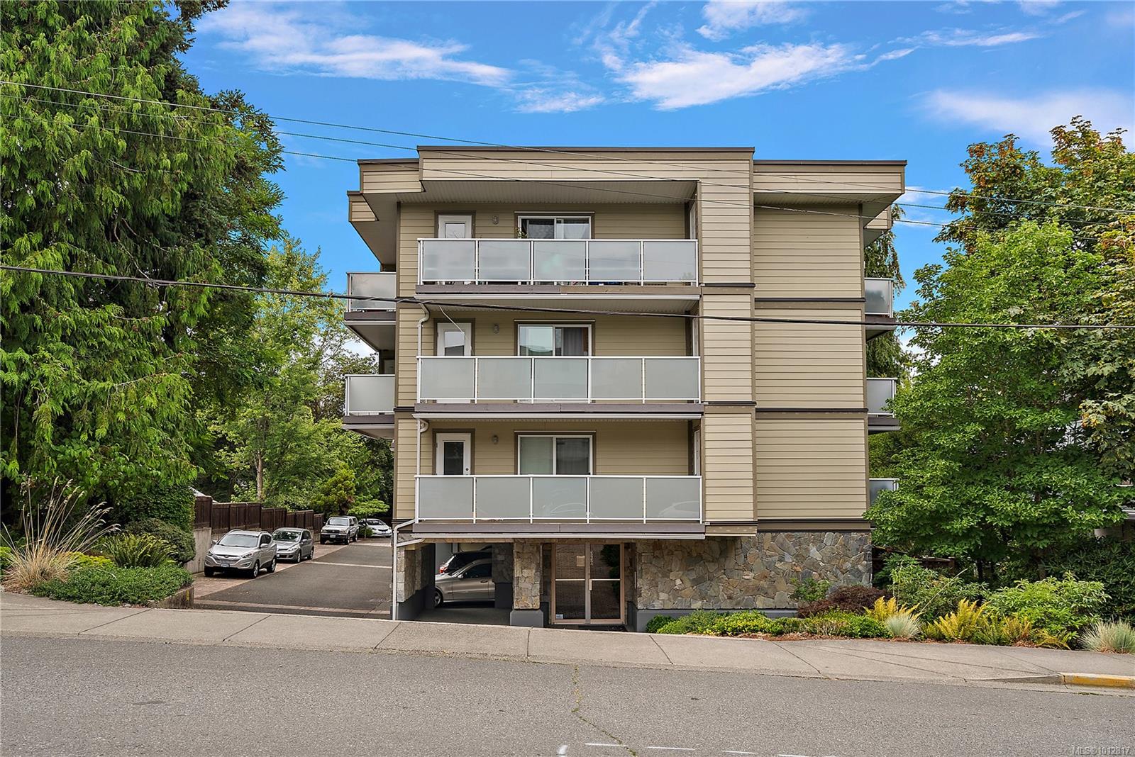 3230 Glasgow Ave Apt 403, Saanich, BC V8X 1M2