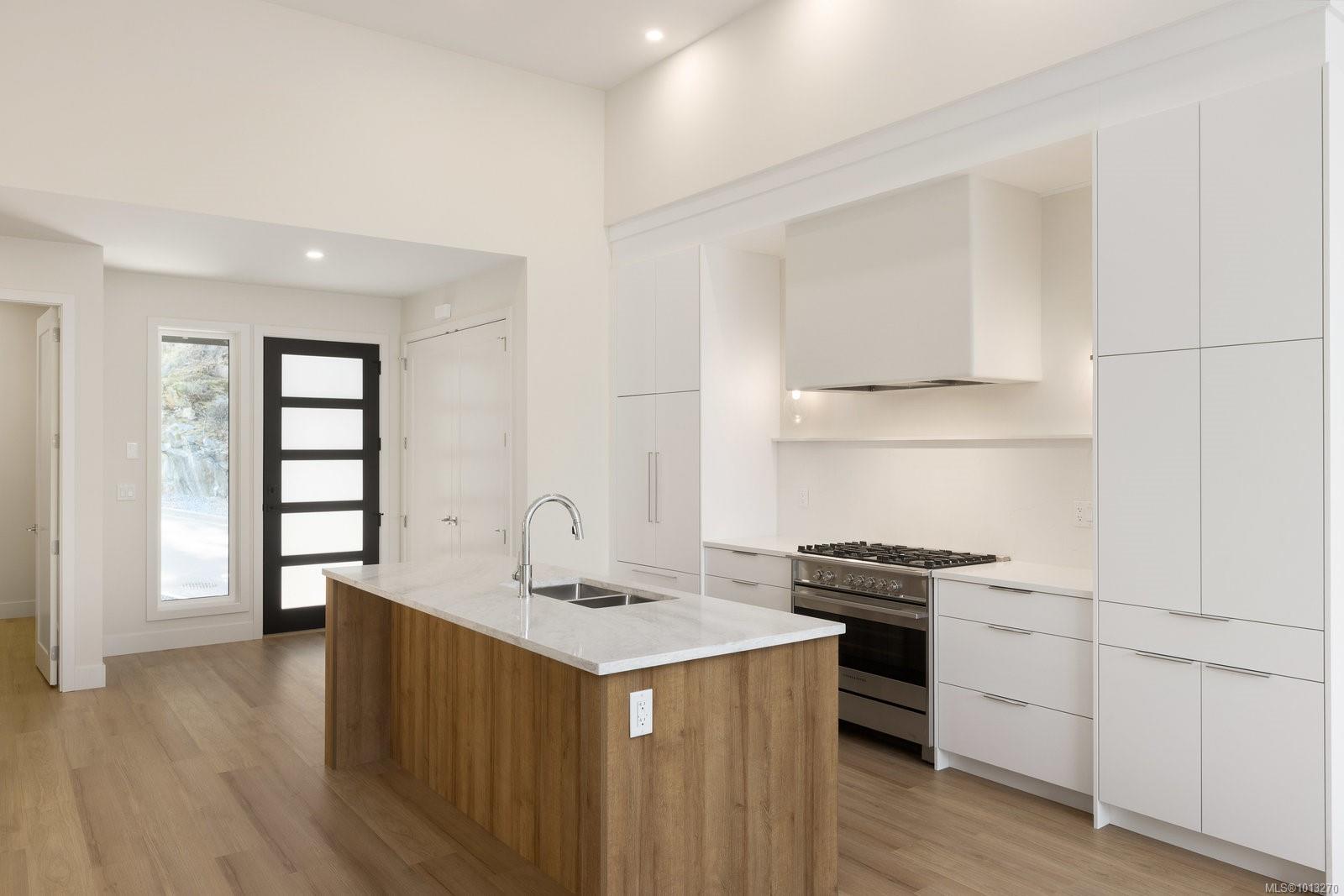 2332 Copper Rock Crt Apt 101, Langford, BC V9B 0G4