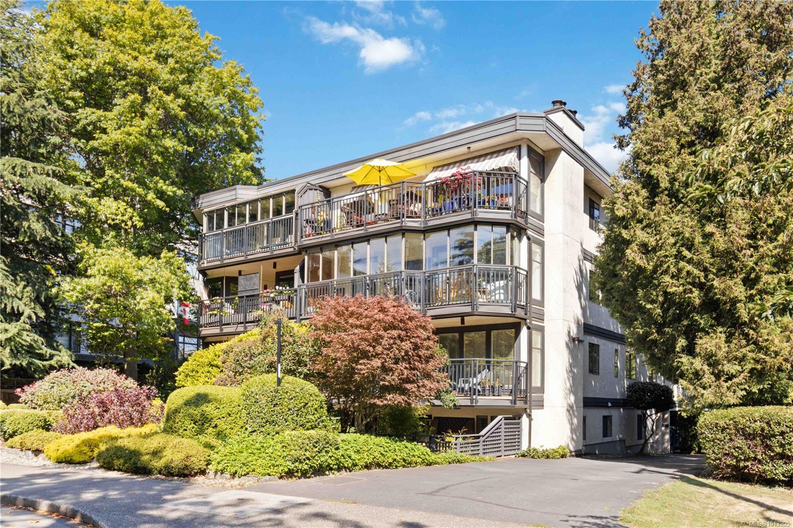 906 Southgate St Apt 404, Victoria, BC V8V 2Y2