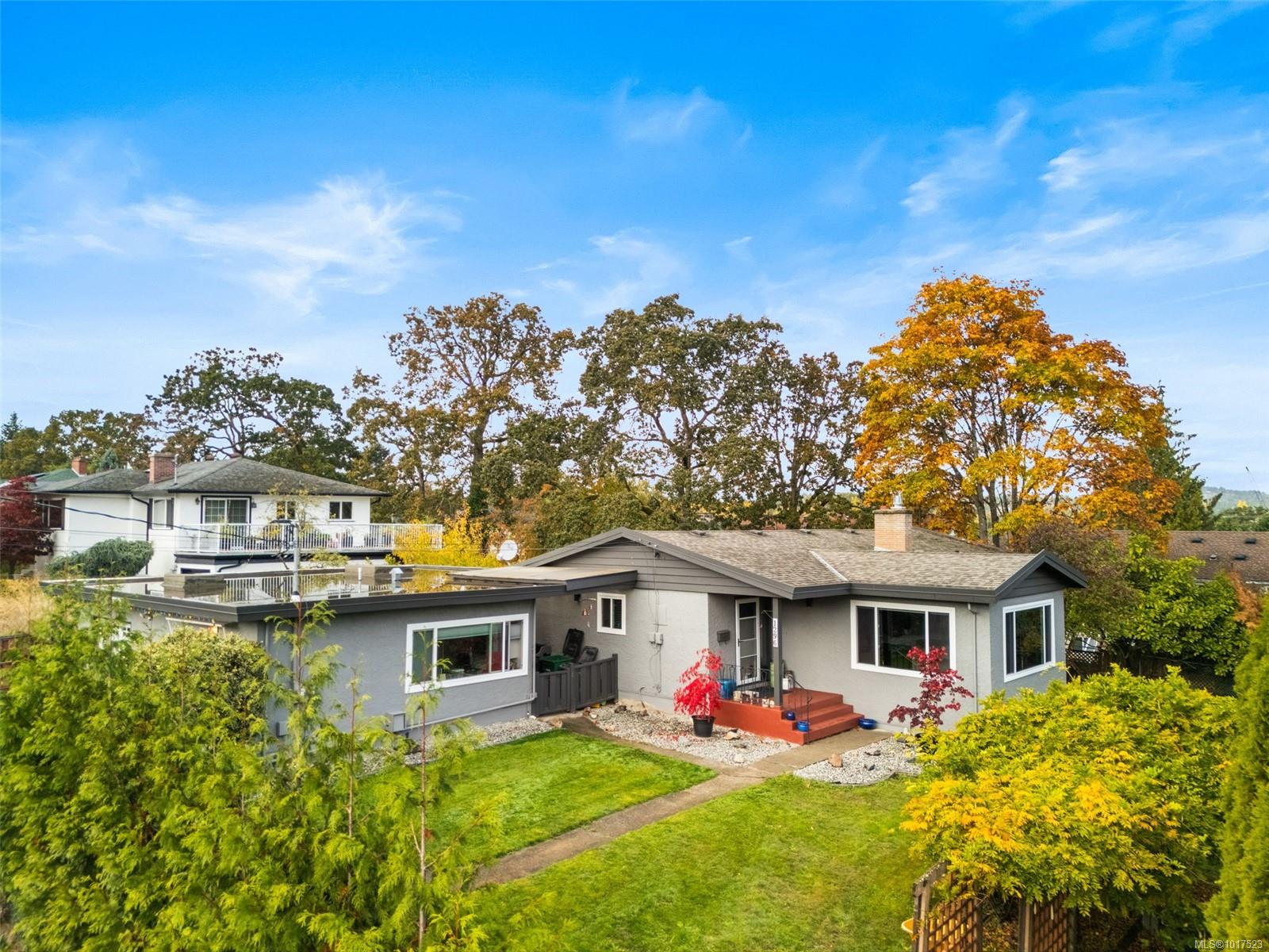 1296 Garkil Rd, Saanich, BC V8P 2L3