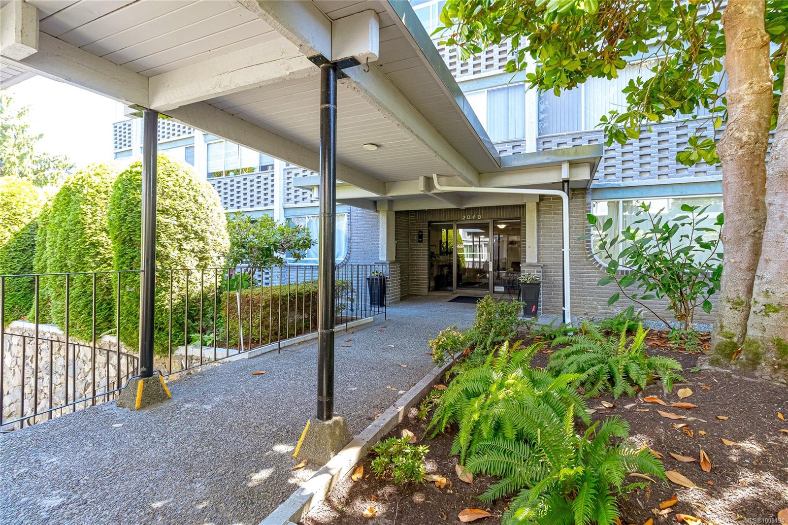 2040 White Birch Rd Apt 212, Sidney, BC V8L 2R1