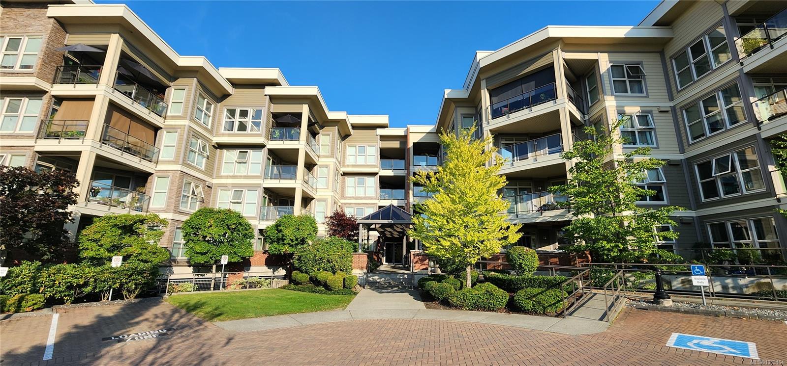 6310 Mcrobb Ave Apt 321, Nanaimo, BC V9V 1W8