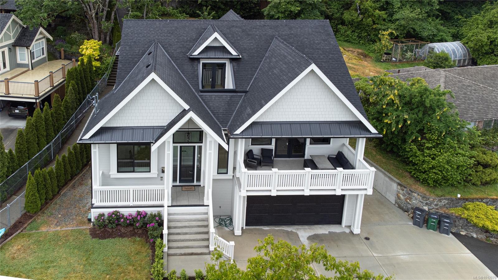 3880 Wilkinson Rd, Saanich, BC V8Z 5A2
