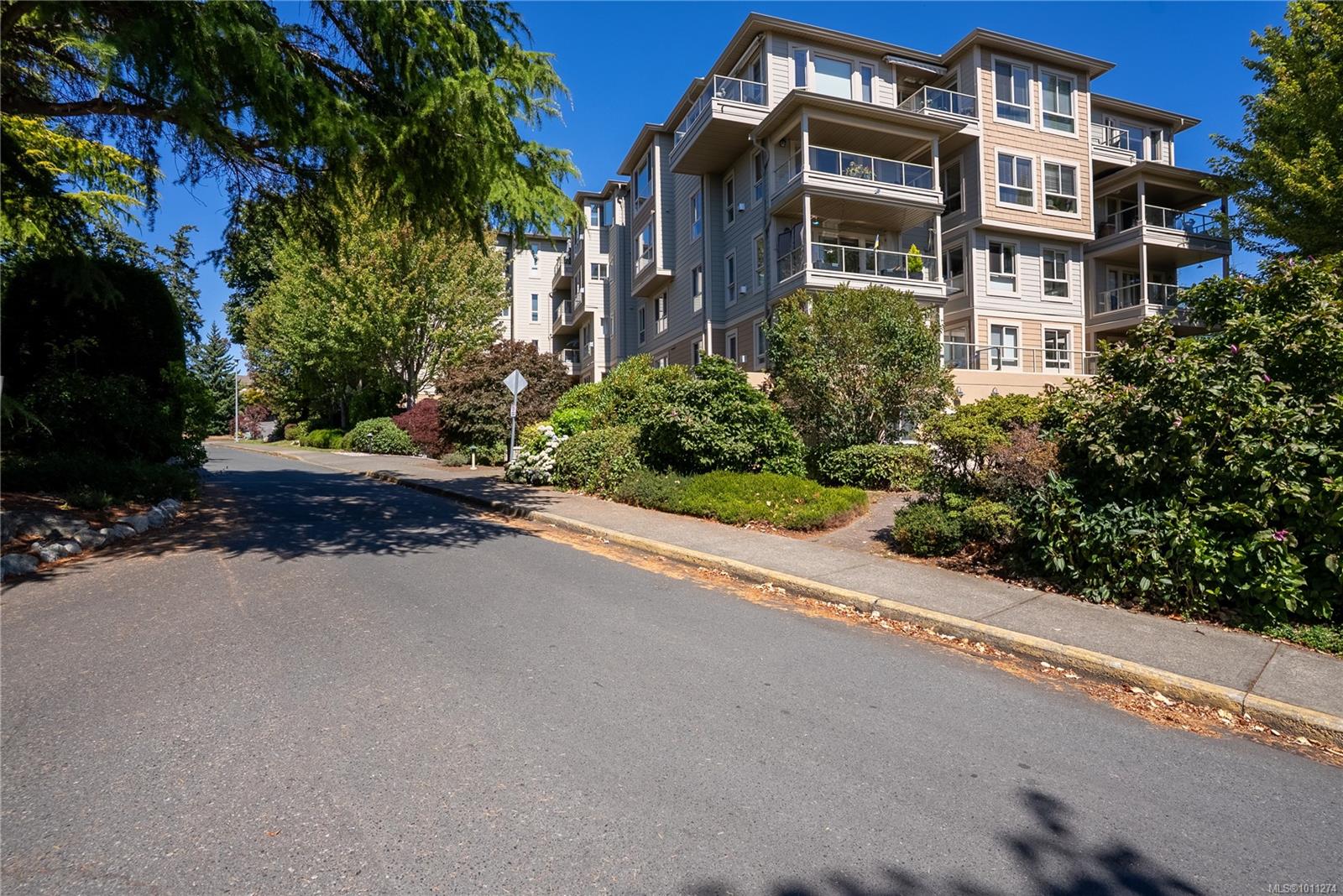 121 Aldersmith Pl Apt 110, View Royal, BC V9A 7M7