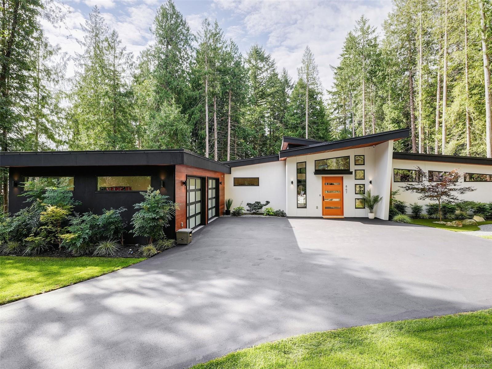 867 Bradley Dyne Rd, North Saanich, BC V8L 5H1