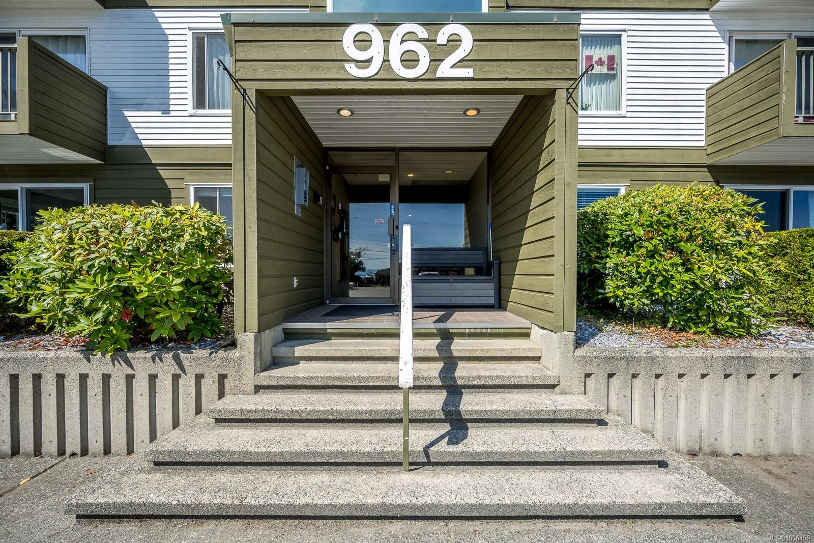 962 Island Hwy Apt 102, Campbell River, BC V9W 1B1