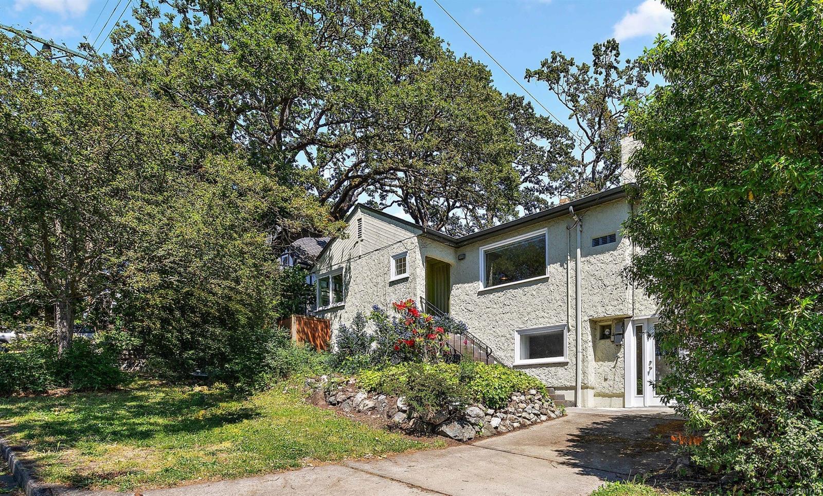 2831 Blackwood St, Victoria, BC V8T 3W9