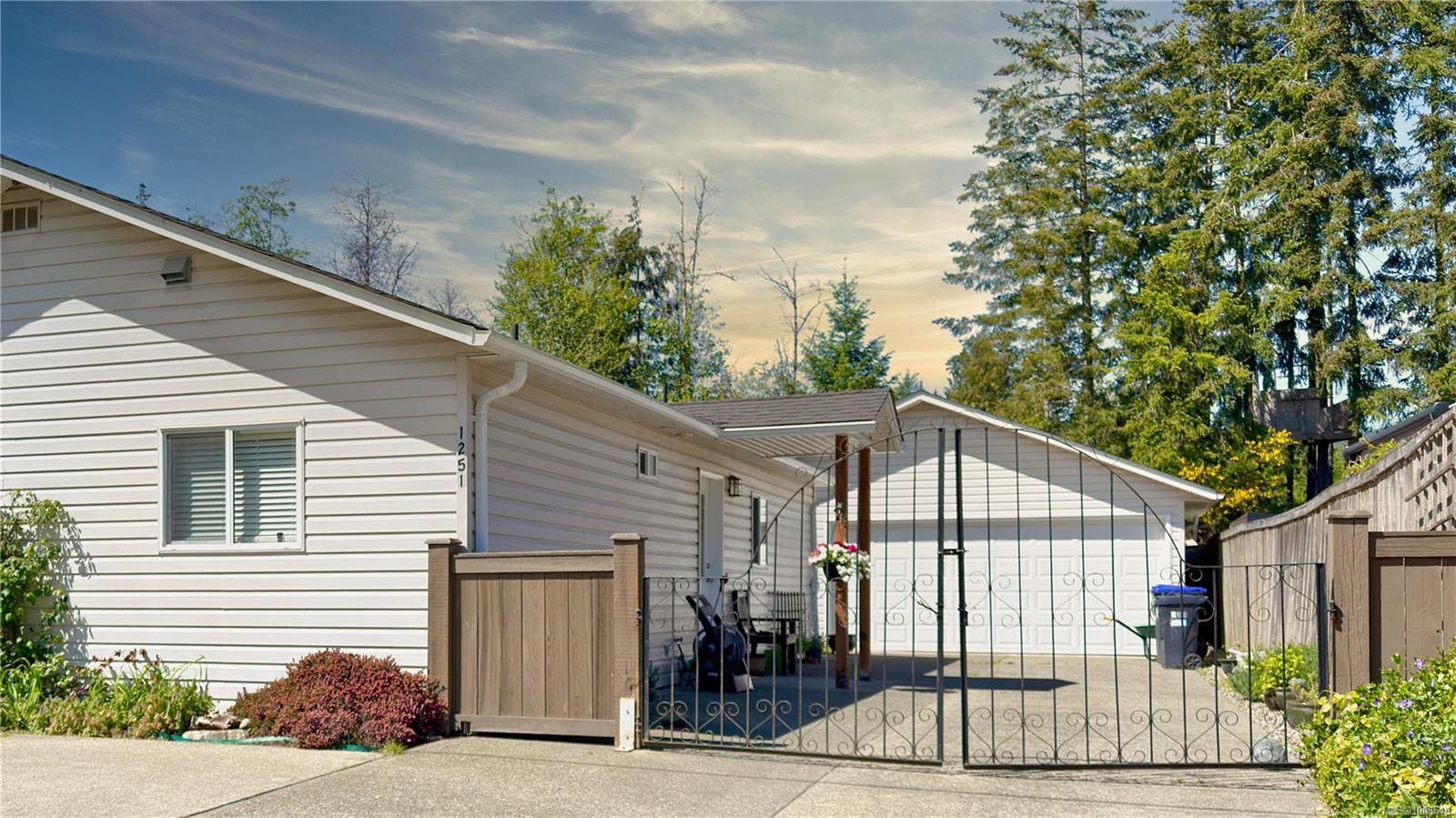 1251 Westurne Heights Rd, Qualicum Beach, BC V9K 2S8