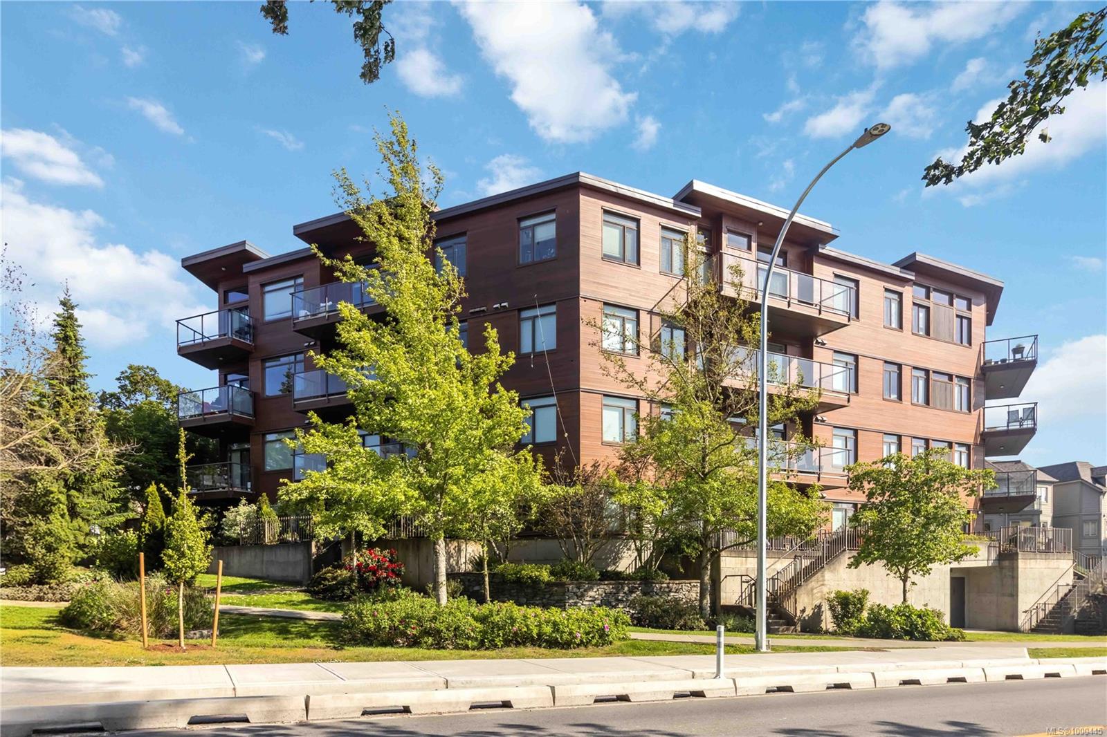 3614 Richmond Rd Apt 302, Saanich, BC V8P 4R5