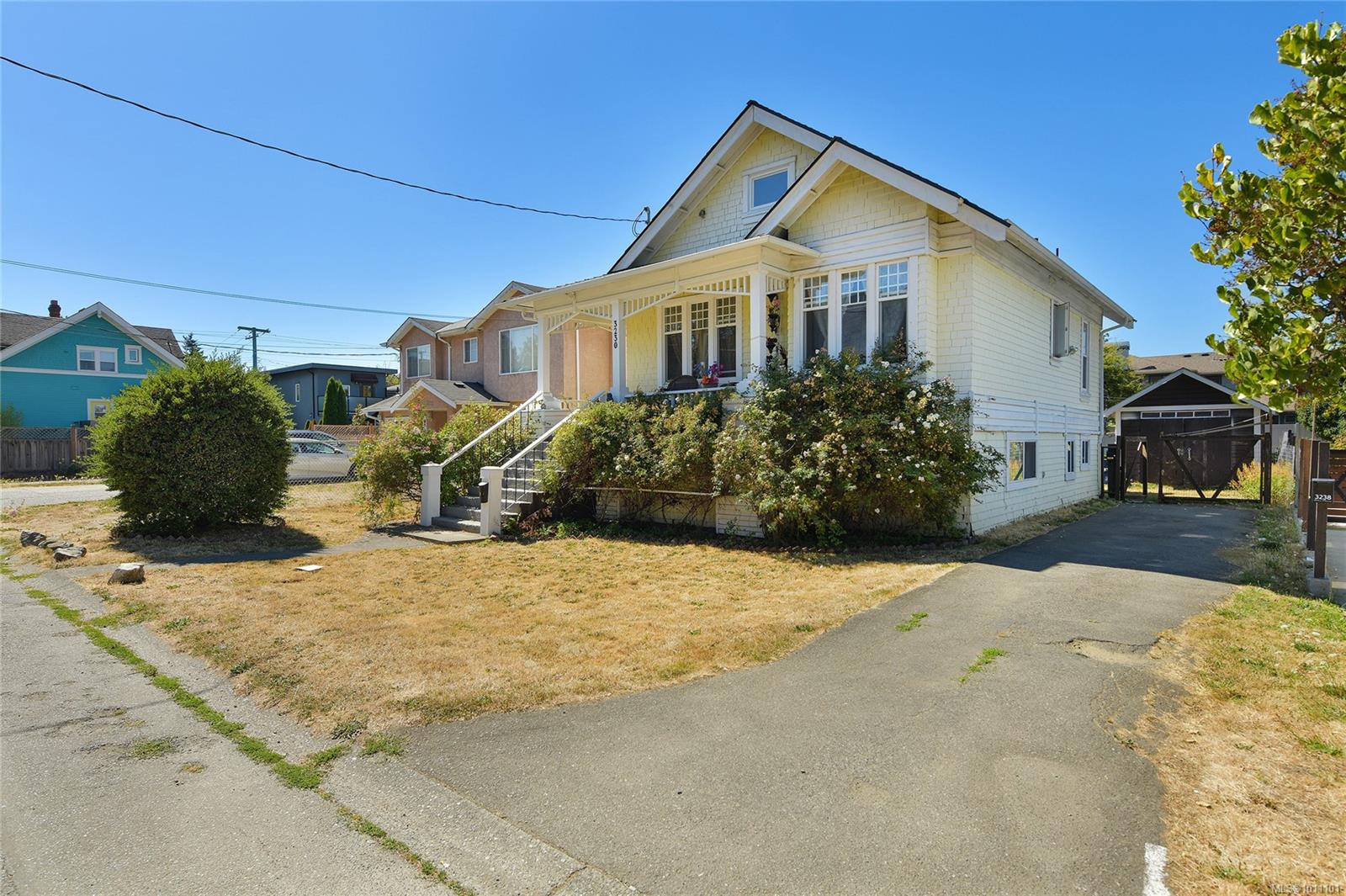 3230 Eldon Pl, Saanich, BC V8Z 3R4