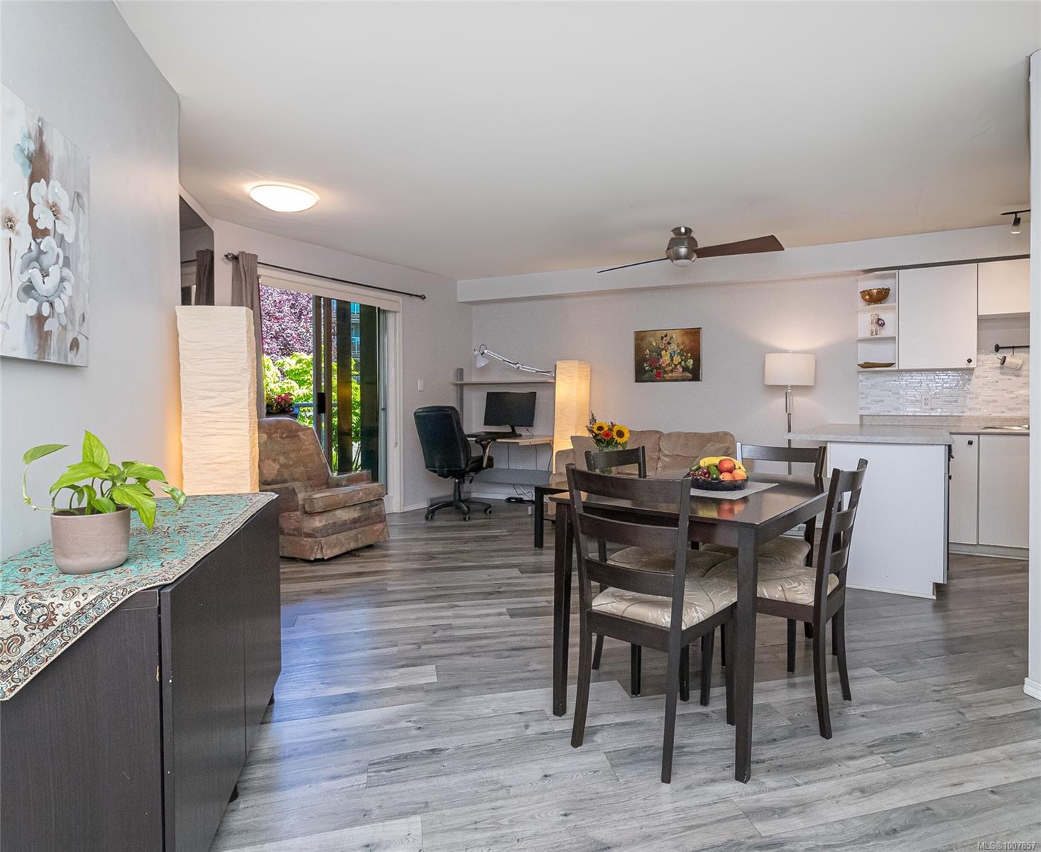 494 Marsett Pl Apt 211, Saanich, BC V8Z 7J1