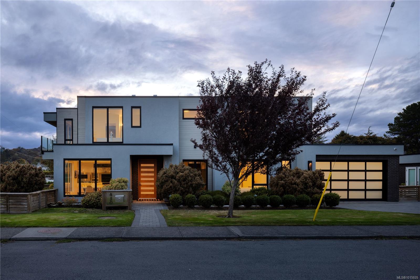 430 St Patrick St, Oak Bay, BC V8S 4X3