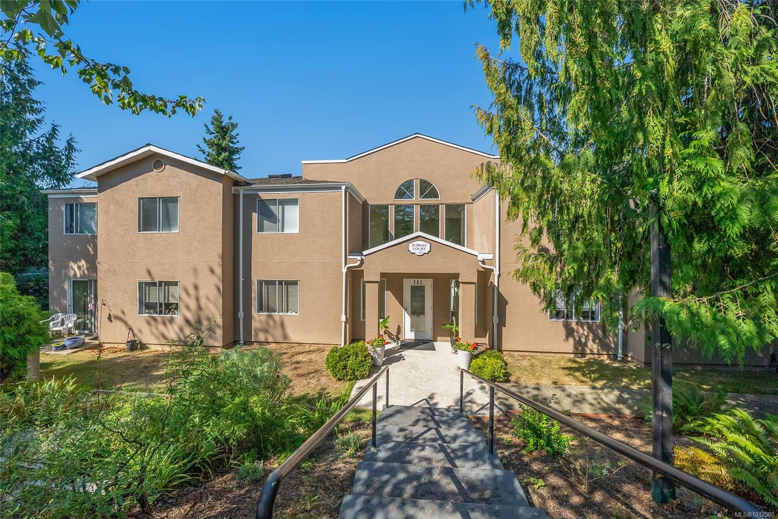 141 Sixth Ave Apt 9, Qualicum Beach, BC V9K 2J6