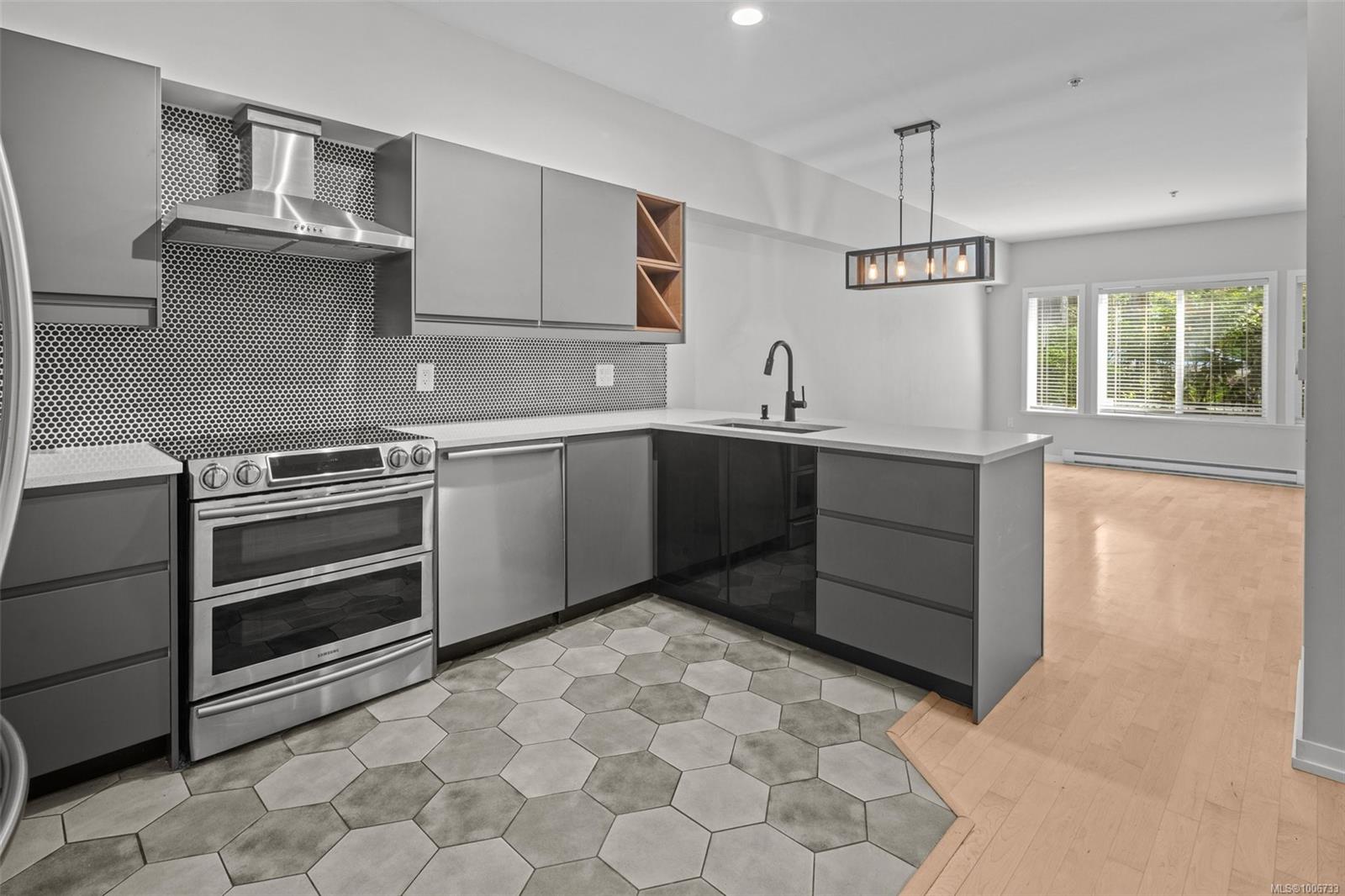 360 Goldstream Ave Apt 107, Victoria, BC V9B 2W3