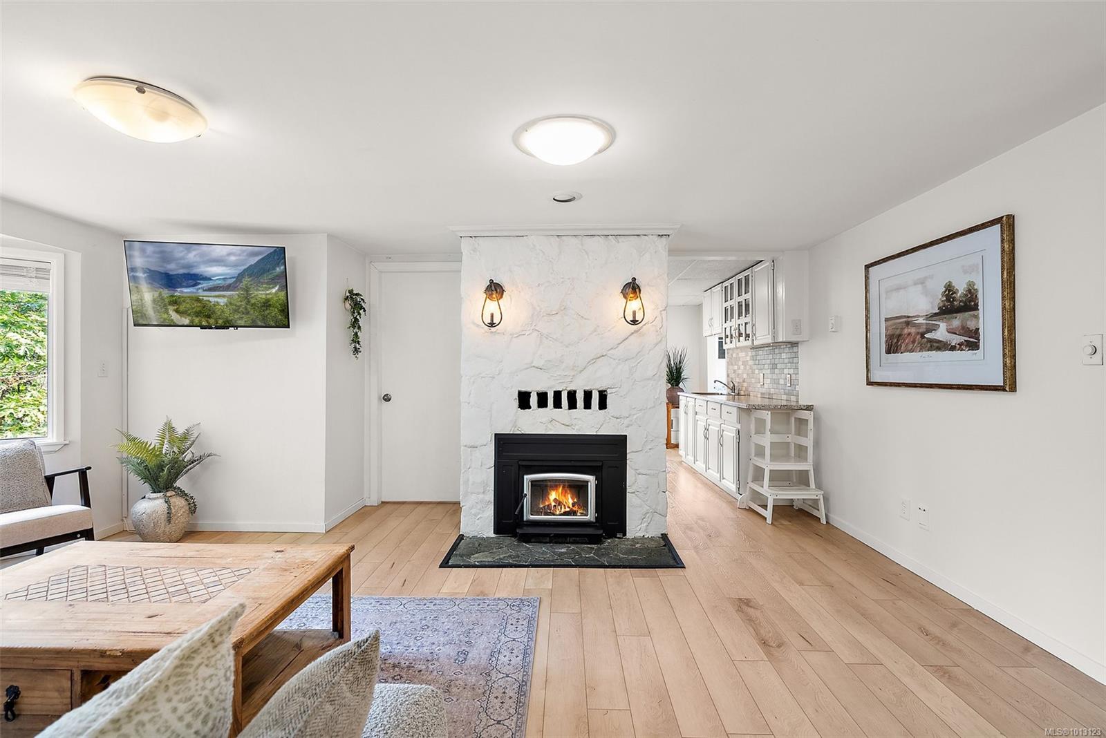 729 Latoria Rd, Langford, BC V9C 4J1