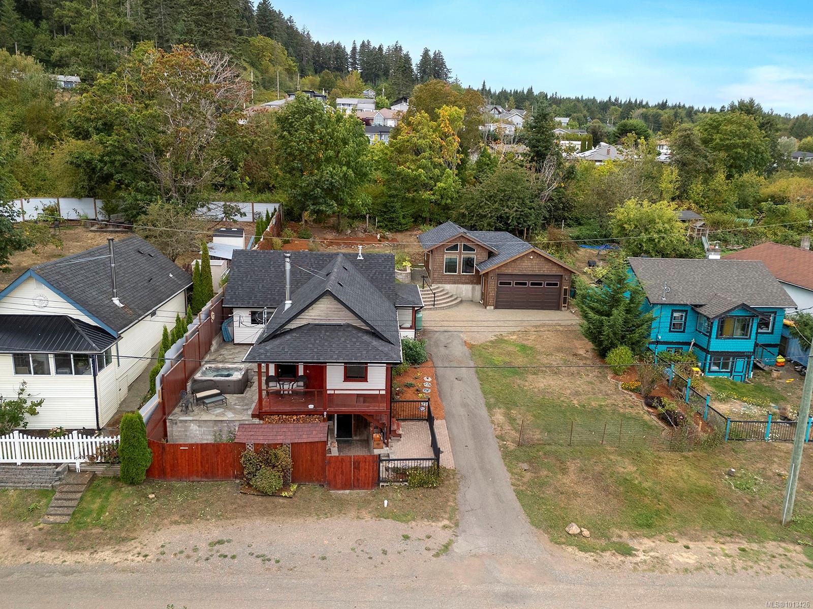 5629 1 St, Union Bay, BC V0R 3B0
