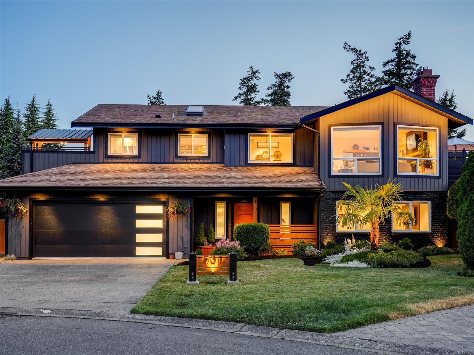 731 Paskin Way, Saanich, BC V8Z 6N4
