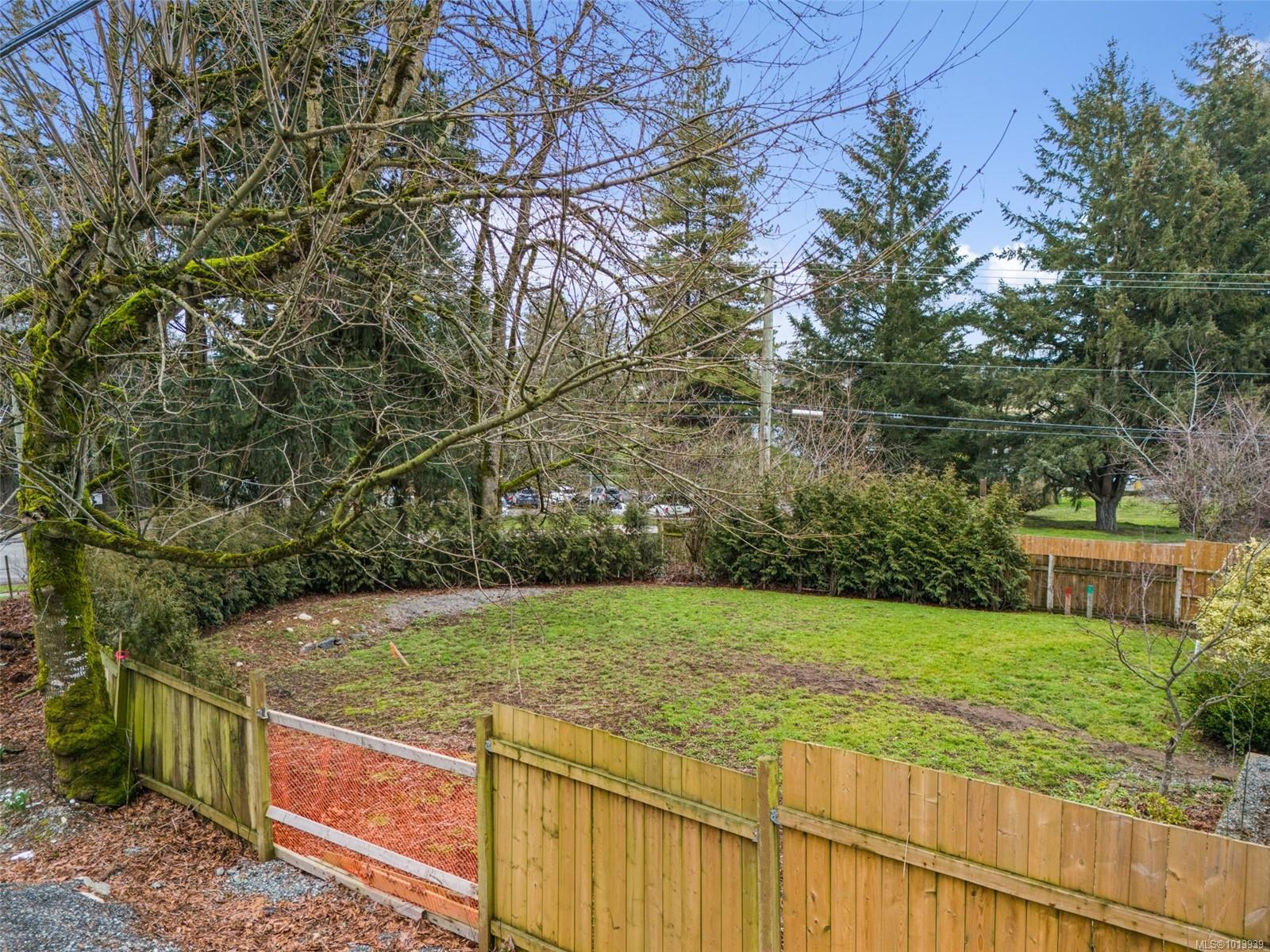 7471 Veyaness Rd, Central Saanich, BC V8M 1W2