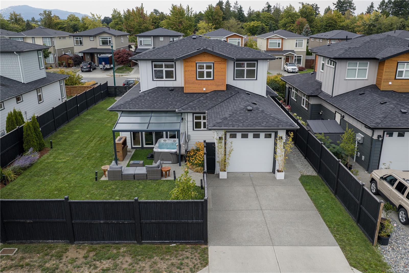 2083 Deerbrush Cres, North Saanich, BC V8L 1P1