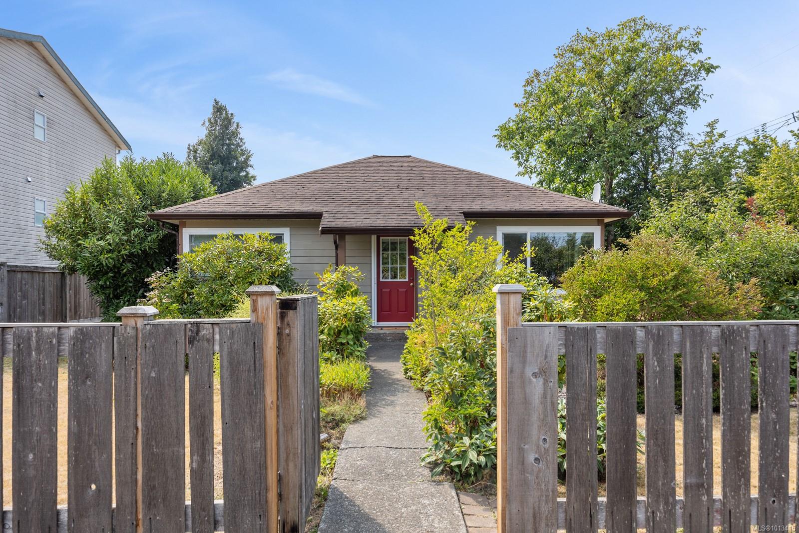 1009 Urquhart Ave, Courtenay, BC V9N 3K6