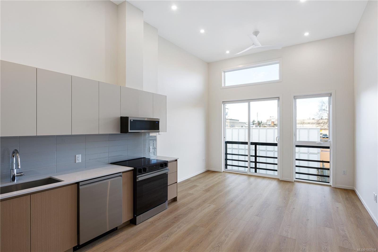 2374 Oakville Ave Apt 207, Sidney, BC V8L 1V5
