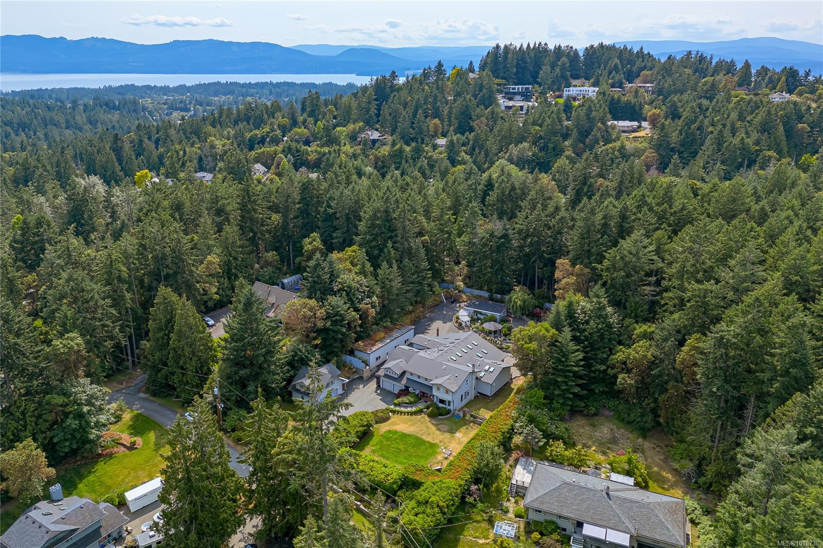 11376 Osprey Pl, North Saanich, BC V8L 5K6