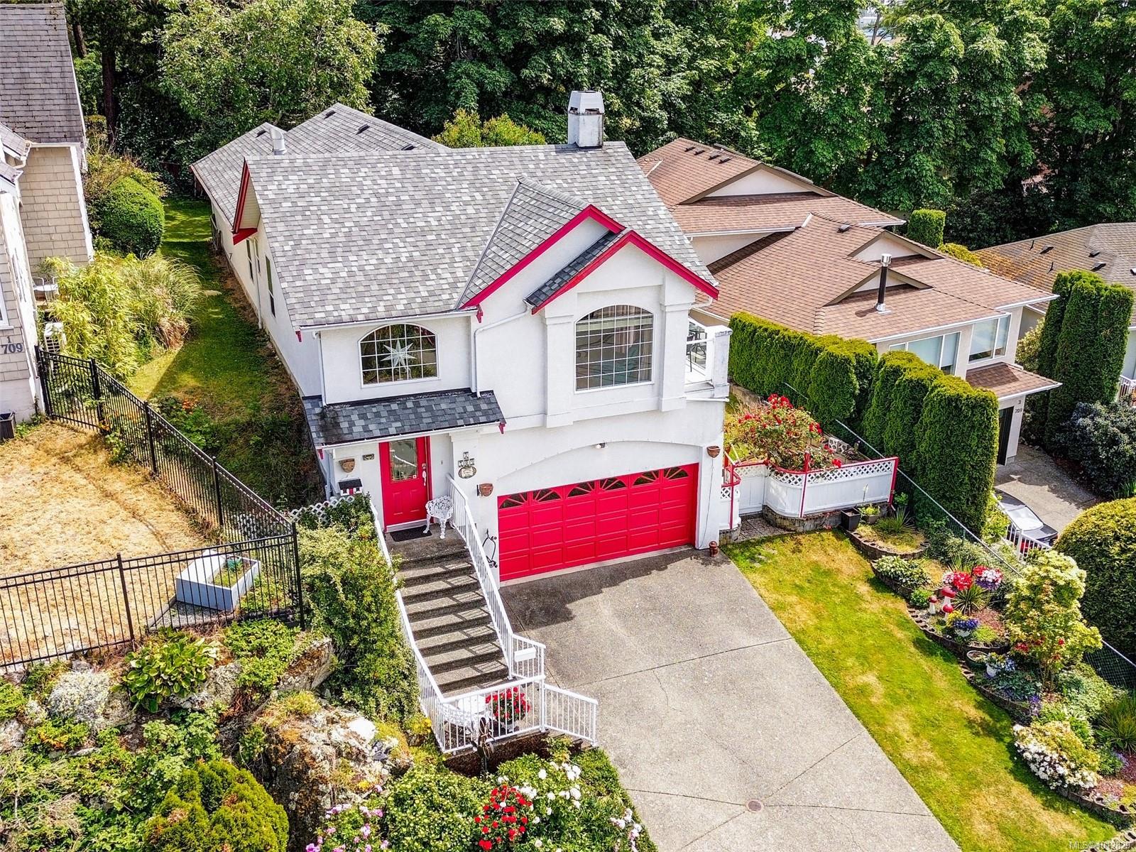 709 Luscombe Pl Apt 2, Esquimalt, BC V9A 7L6